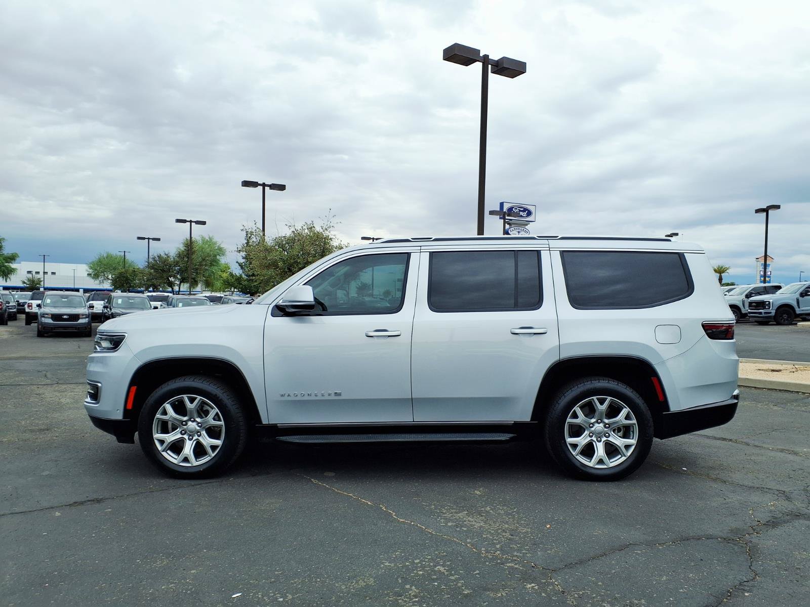 Used 2022 Jeep Wagoneer Series II AWD/4WD image 2