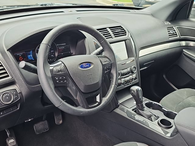 Certified 2019 Ford Explorer XLT w/ Equipment Group 202A FWD image 17