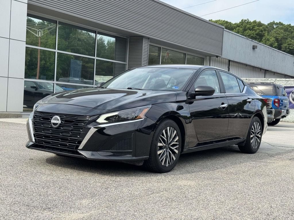 Used 2025 Nissan Altima 2.5 SV FWD image 25