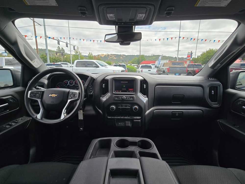 Used 2022 Chevrolet Silverado 1500 Custom w/ LPO, Blackout Package AWD/4WD image 15