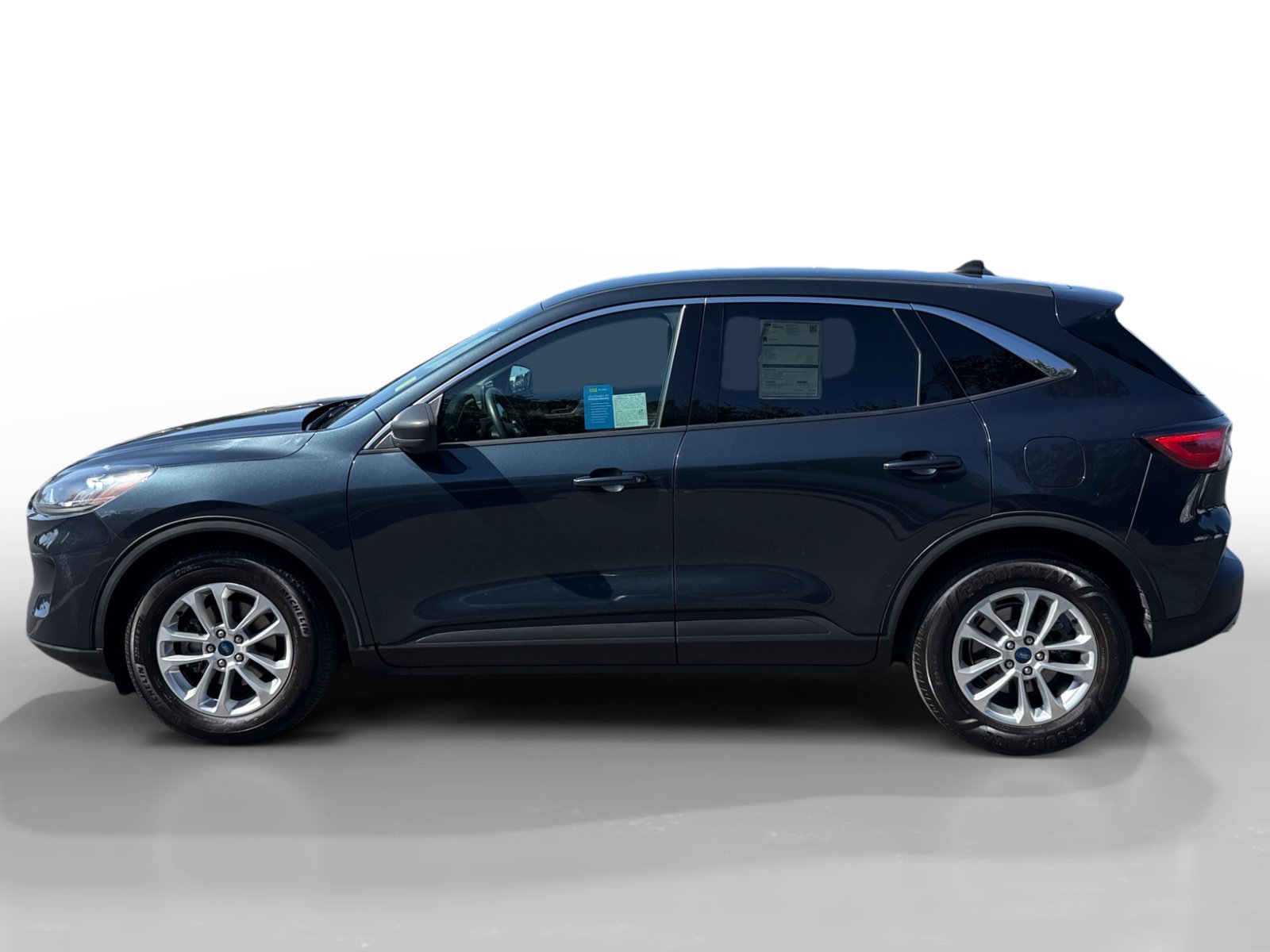 Certified 2022 Ford Escape SE FWD image 2