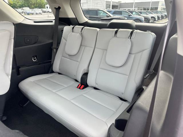 Certified 2025 Ford Explorer Platinum w/ Ultimate Package AWD/4WD image 33
