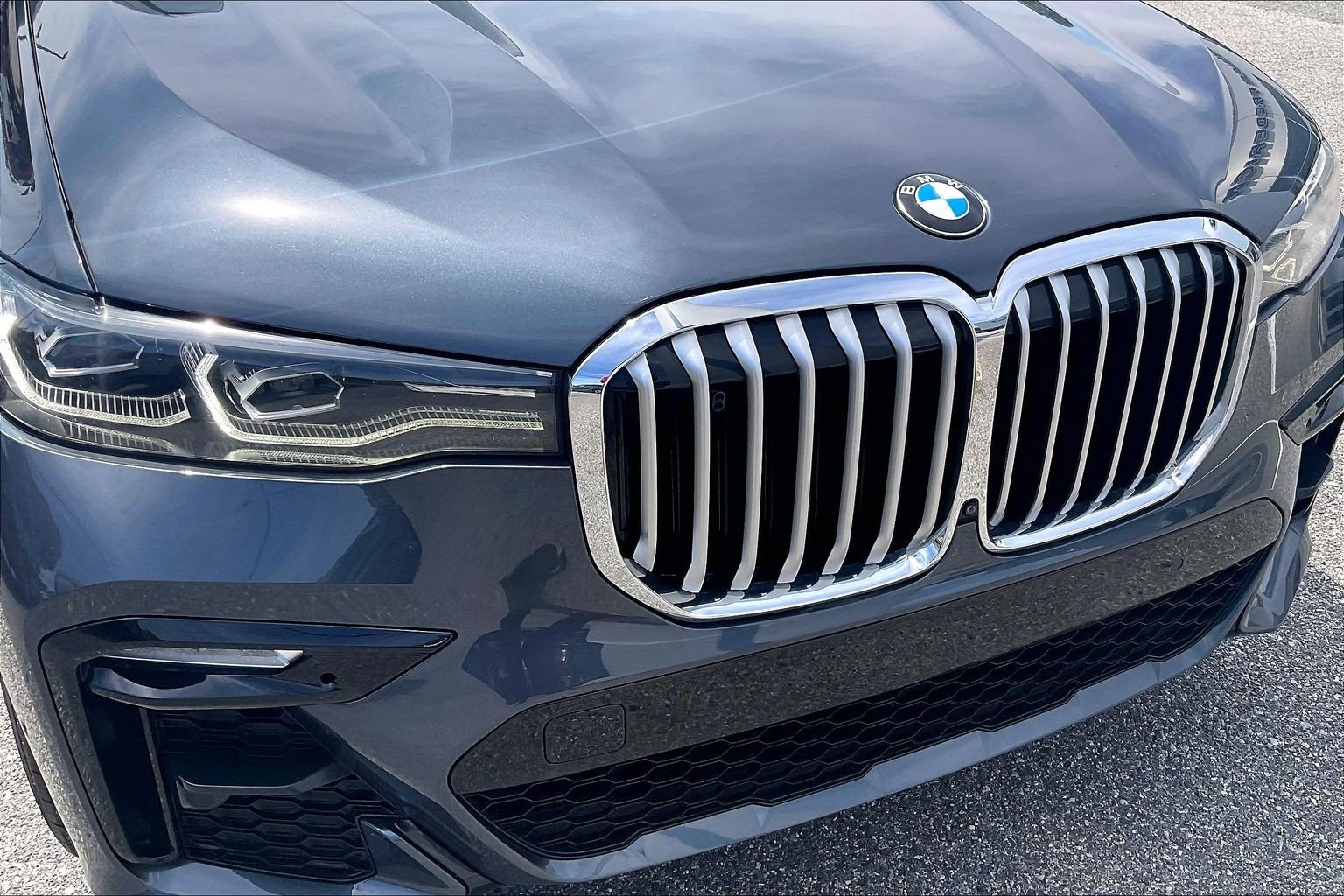 Used 2022 BMW X7 xDrive40i w/ M Sport Package AWD/4WD image 30