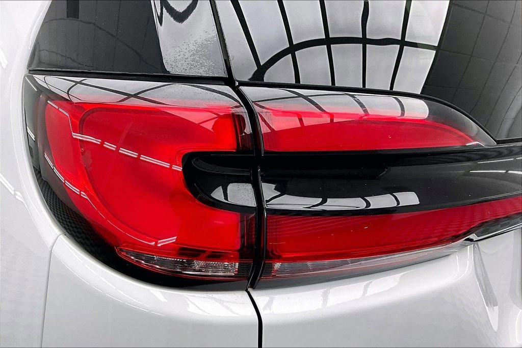 Used 2025 Chrysler Pacifica Select image 31