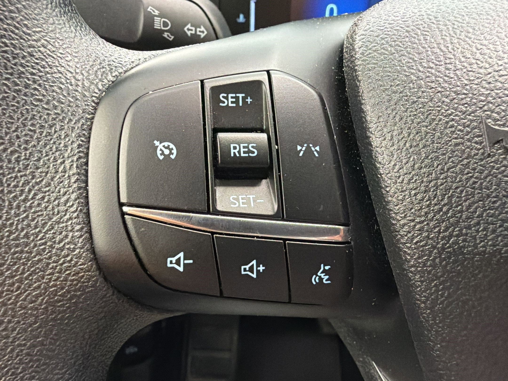 Certified 2025 Ford Escape Active AWD/4WD image 18