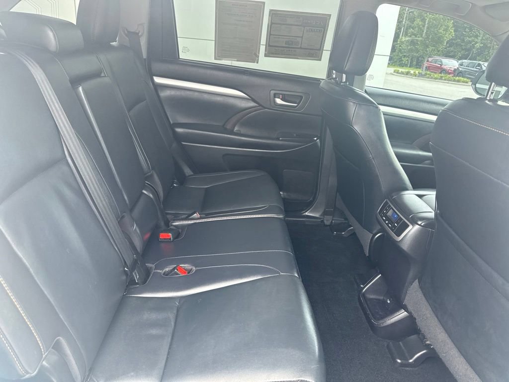 Used 2019 Toyota Highlander XLE AWD/4WD image 31