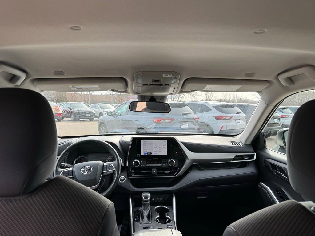 Used 2024 Toyota Highlander LE image 15
