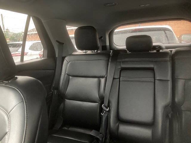 Certified 2020 Ford Explorer XLT w/ Equipment Group 202A AWD/4WD image 11