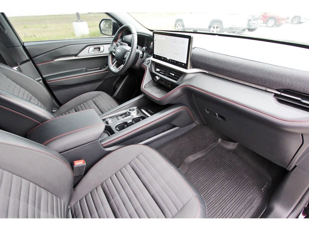 Certified 2025 Ford Explorer ST-Line w/ Premium Package RWD image 27
