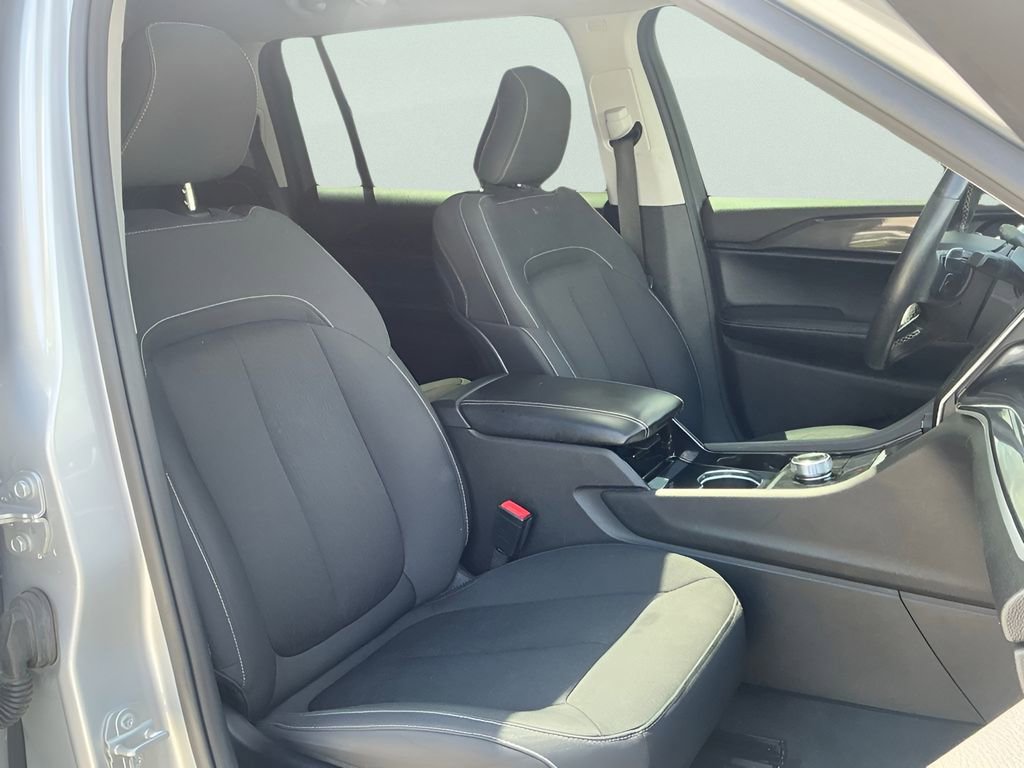 Used 2021 Jeep Grand Cherokee L Laredo w/ Luxury Tech Group I RWD image 14