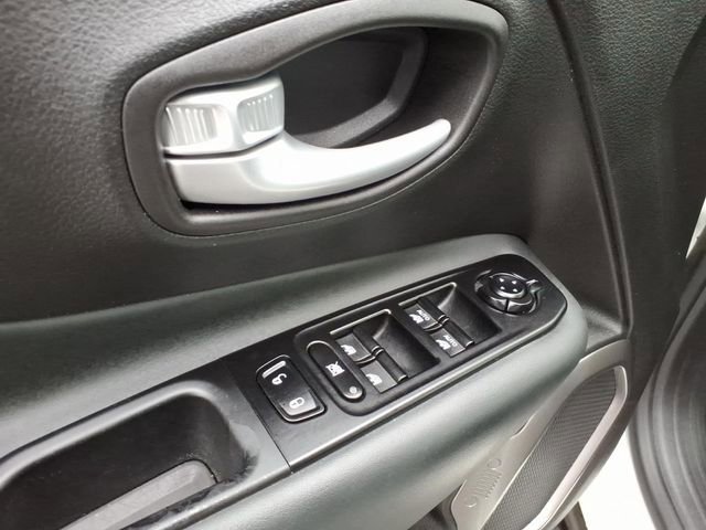 Used 2023 Jeep Renegade Latitude image 19