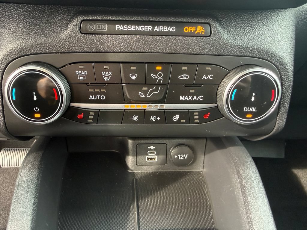 Certified 2025 Ford Escape ST-Line Select AWD/4WD image 30
