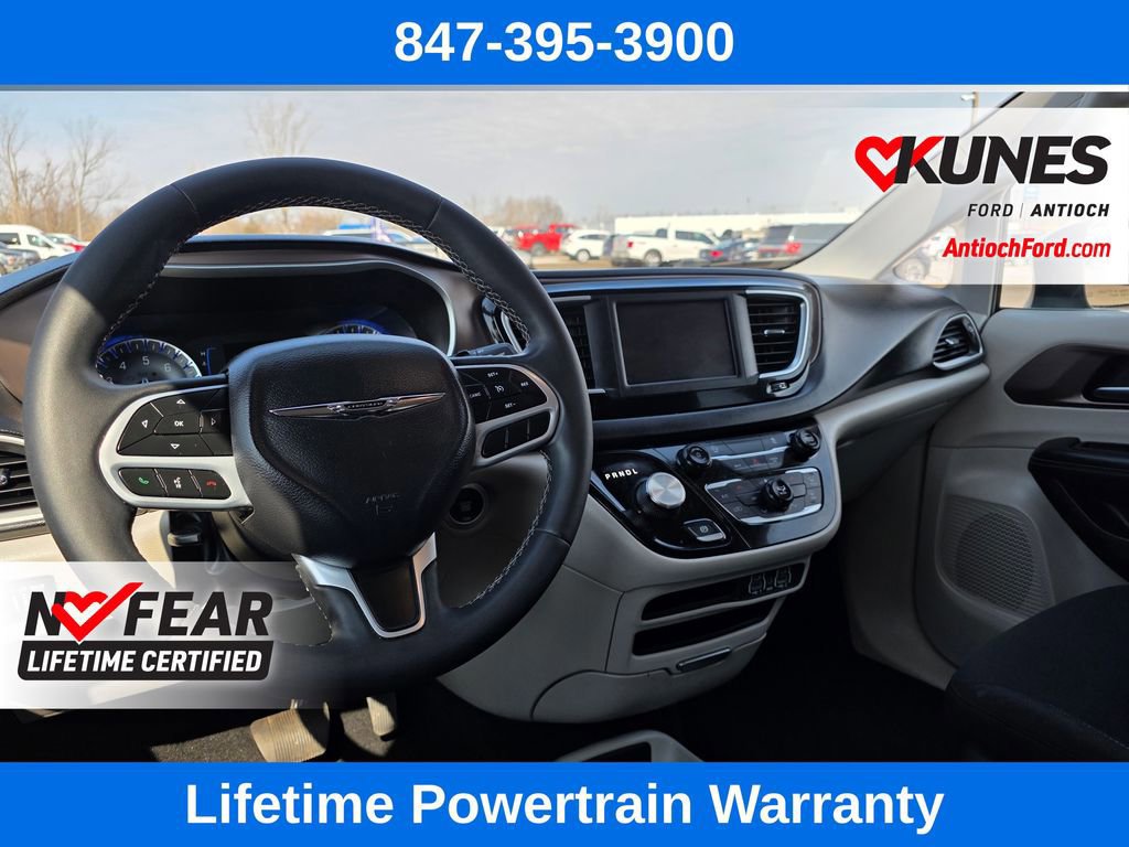 Used 2023 Chrysler Voyager LX image 37