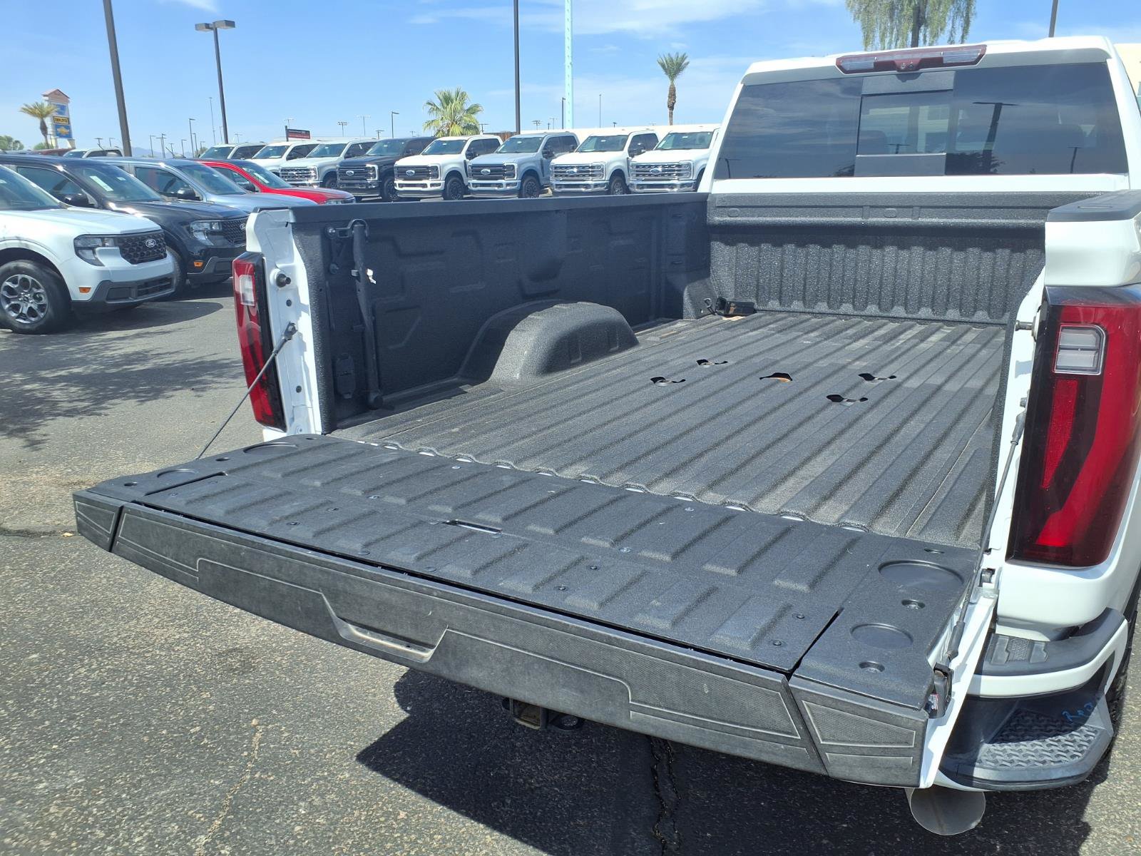 Used 2024 GMC Sierra 3500 Denali w/ Technology Package AWD/4WD image 16