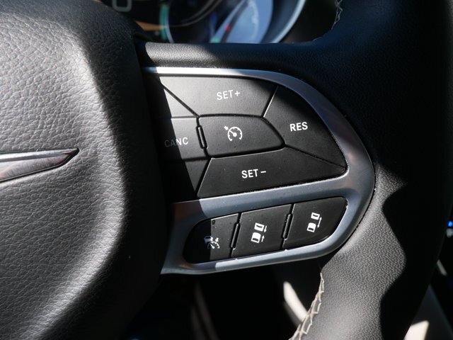 Used 2023 Chrysler Pacifica Touring-L FWD image 21