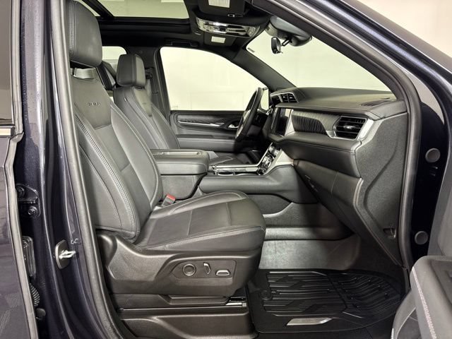 Used 2024 GMC Yukon XL Denali w/ Advanced Technology Package AWD/4WD image 4