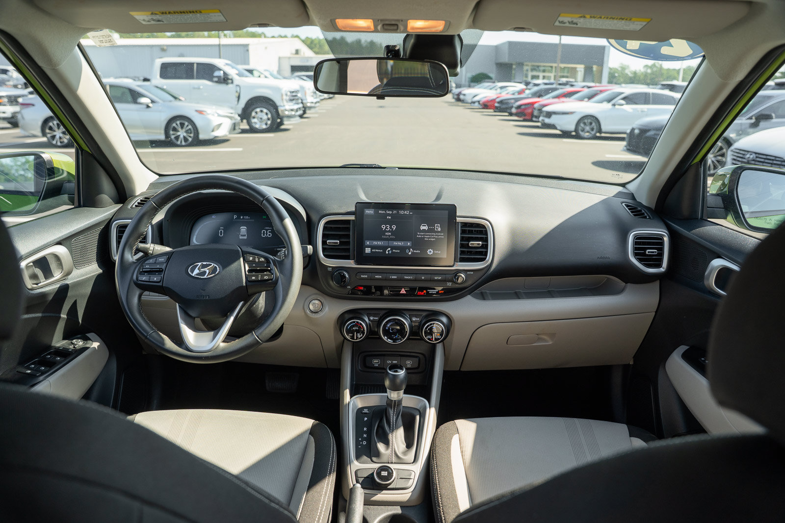 Used 2024 Hyundai Venue SEL FWD image 26