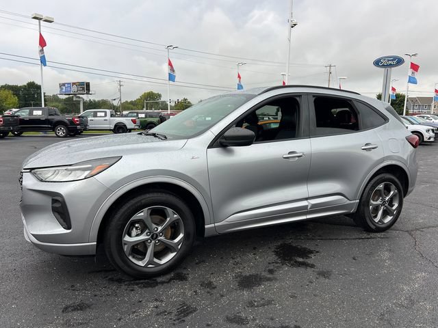 Certified 2024 Ford Escape ST-Line w/ Tech Pack #1 AWD/4WD image 3