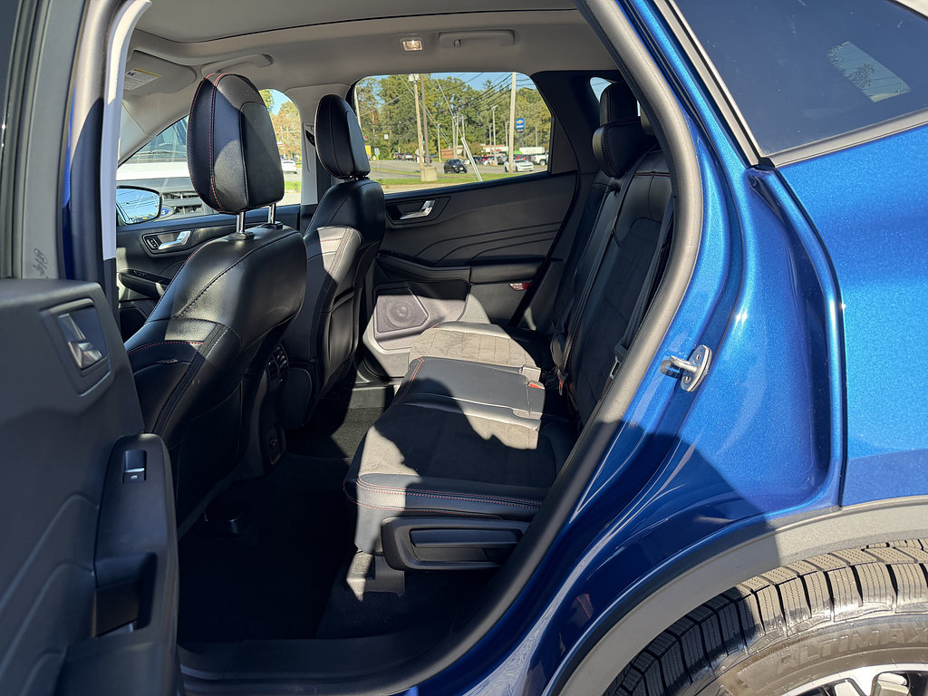 Certified 2022 Ford Escape SEL w/ SEL Stealth AWD Package image 11