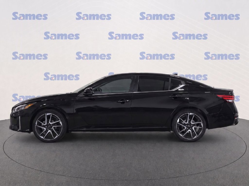Used 2025 Nissan Sentra SR FWD image 7