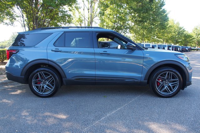 Certified 2025 Ford Explorer ST-Line w/ Premium Package AWD/4WD image 8