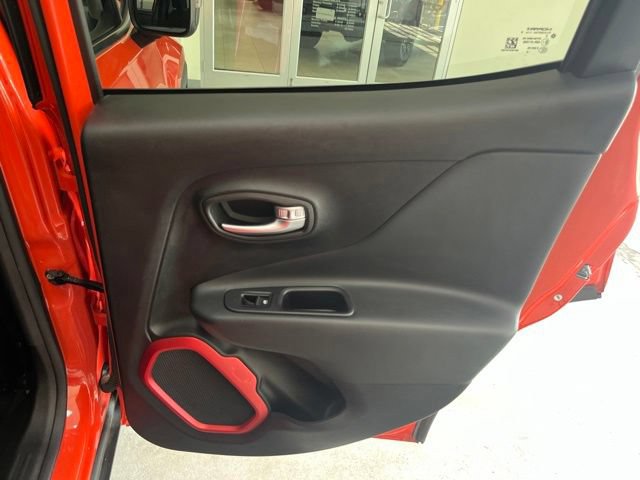 Used 2018 Jeep Renegade Trailhawk w/ UConnect 8.4 Nav Group AWD/4WD image 37