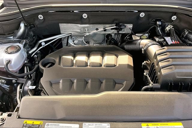 Used 2025 Volkswagen Atlas Cross Sport SEL R-Line AWD/4WD image 9