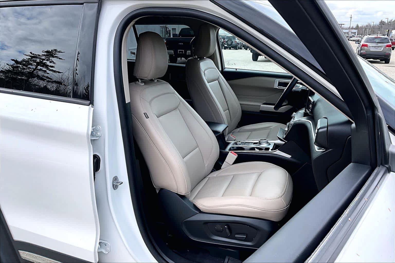 Certified 2023 Ford Explorer XLT w/ Equipment Group 202A AWD/4WD image 8
