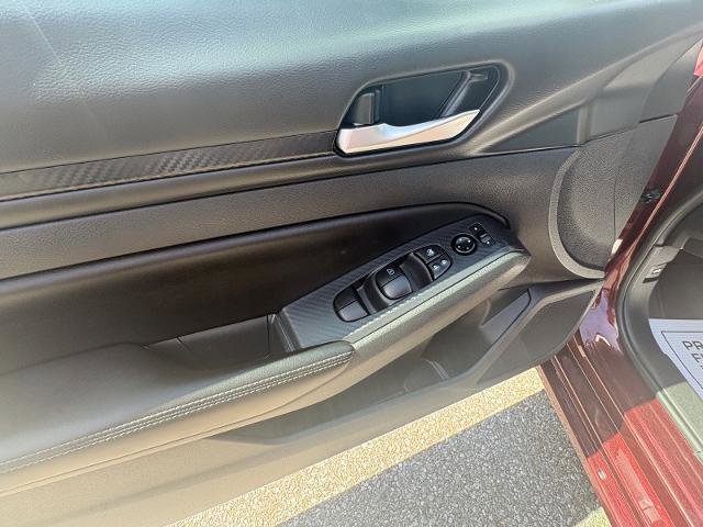 Used 2025 Nissan Altima 2.5 SV FWD image 10