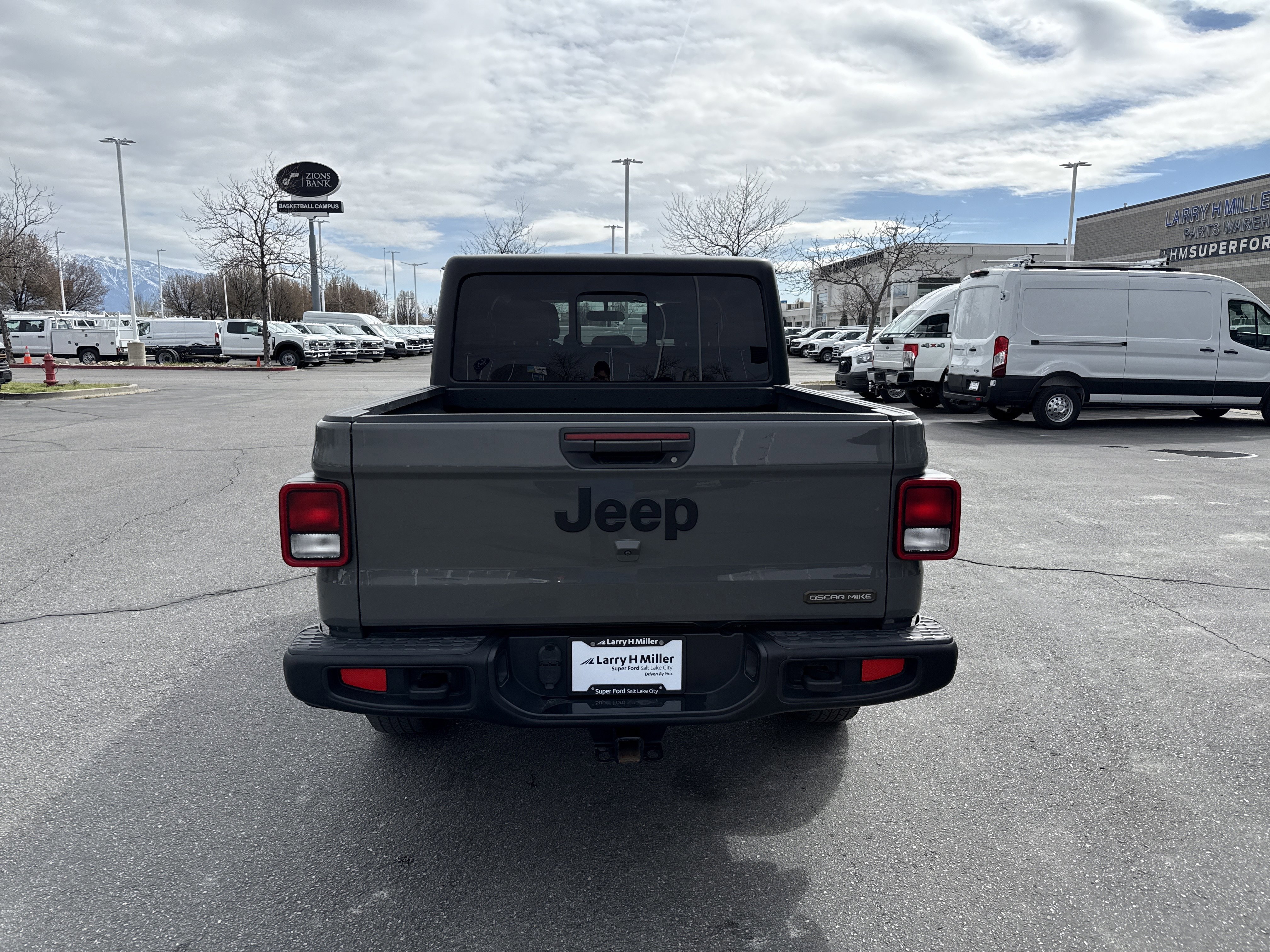 Used 2023 Jeep Gladiator Sport image 5