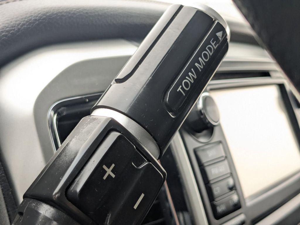 Used 2018 Nissan Titan SL w/ Chrome Package image 14