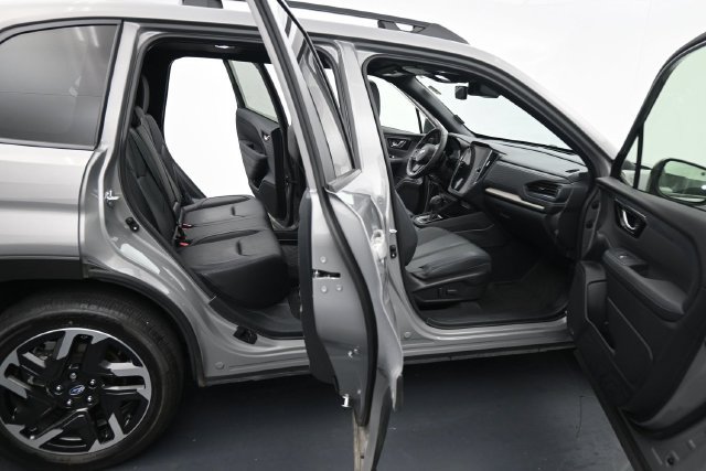 Used 2025 Subaru Forester Limited w/ Popular Package #1 AWD/4WD image 13