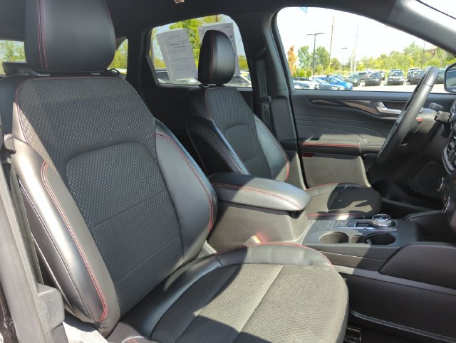 Certified 2025 Ford Escape ST-Line AWD/4WD image 15