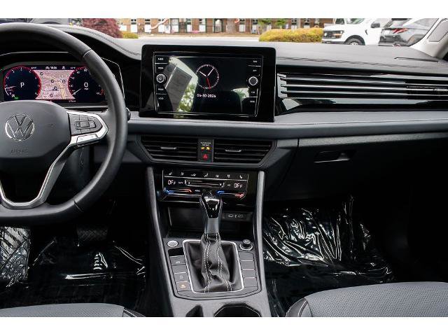 Used 2025 Volkswagen Jetta SEL FWD image 14
