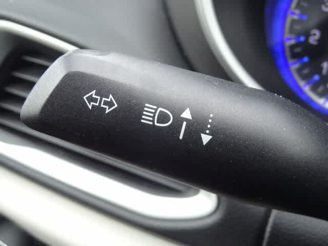 Used 2023 Chrysler Pacifica Touring-L FWD image 27