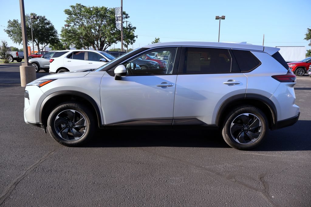 Used 2025 Nissan Rogue SV FWD image 2