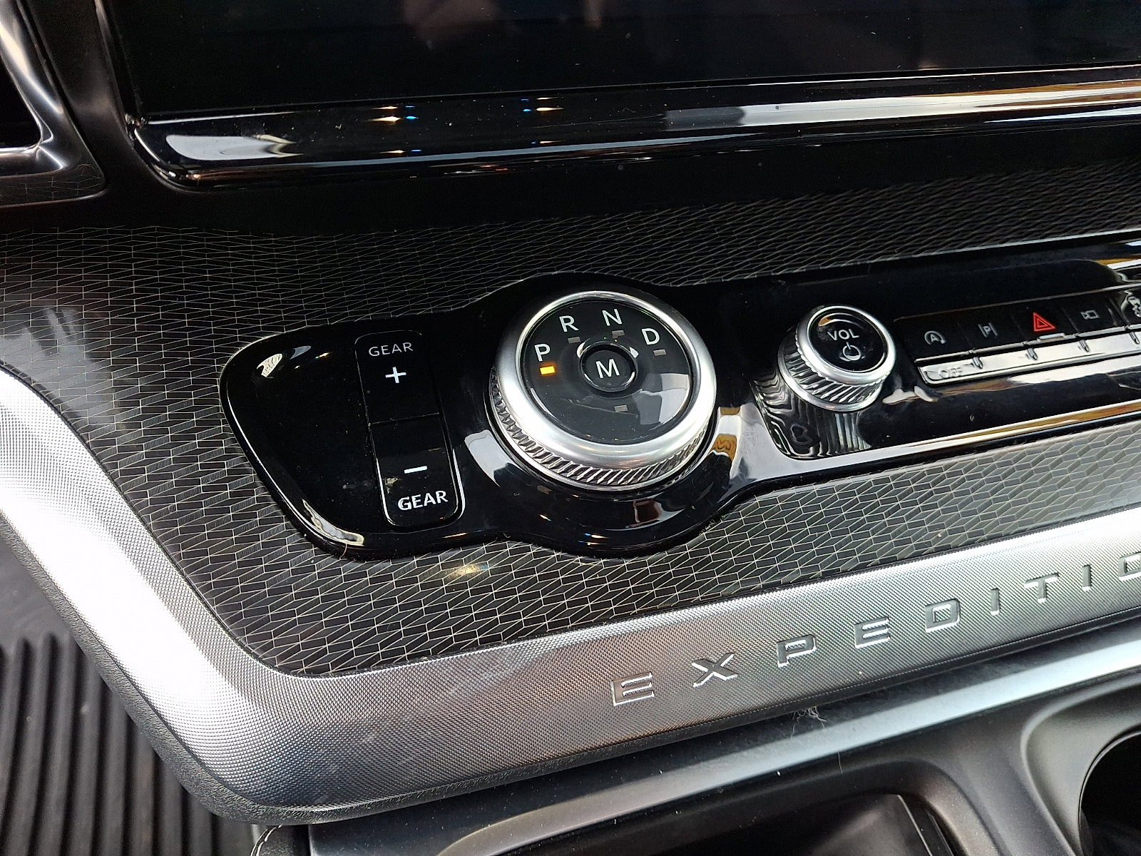 Certified 2025 Ford Expedition Max Platinum w/ Stealth Appearance Package image 17