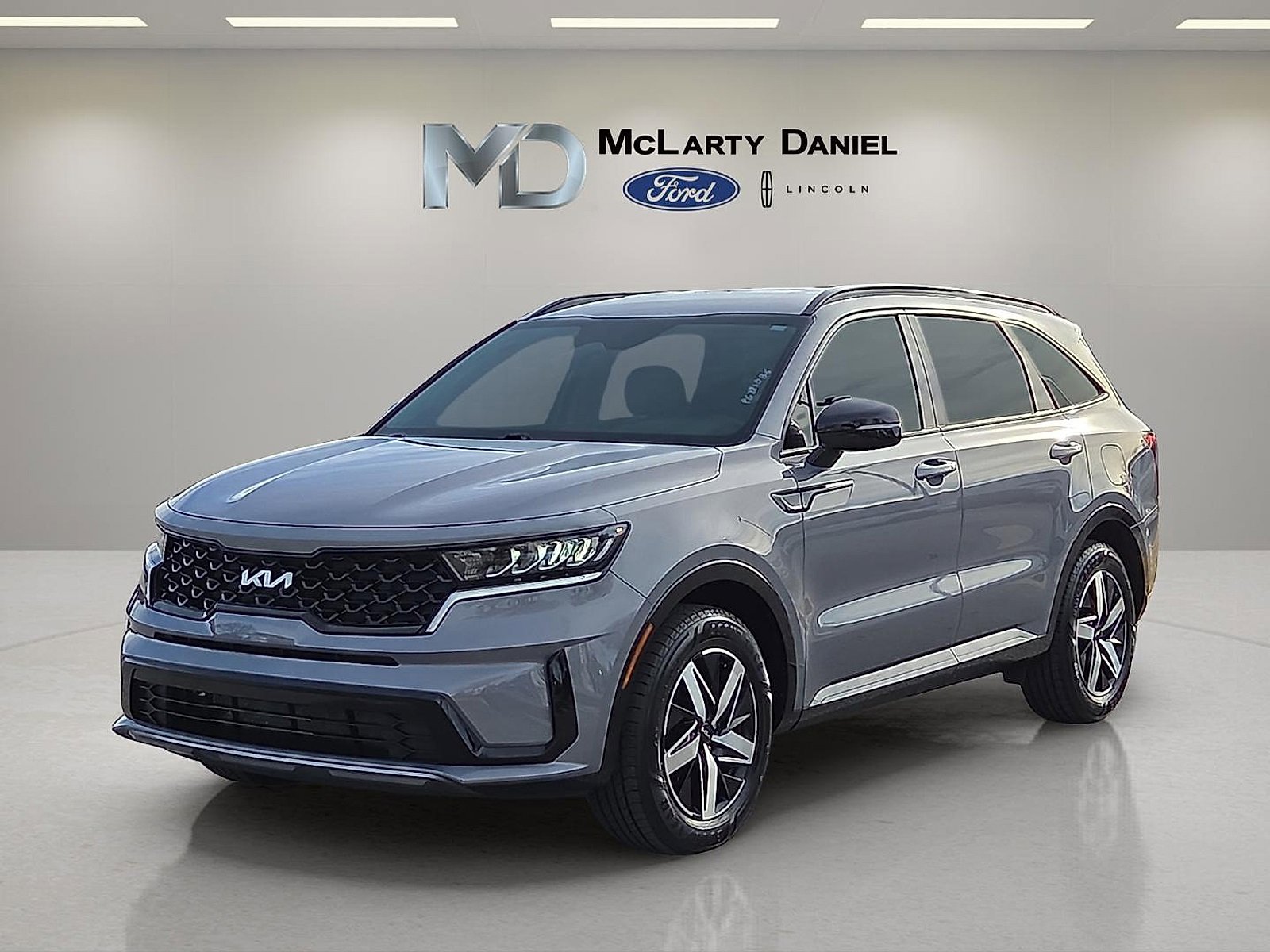 Used 2023 Kia Sorento S image 2