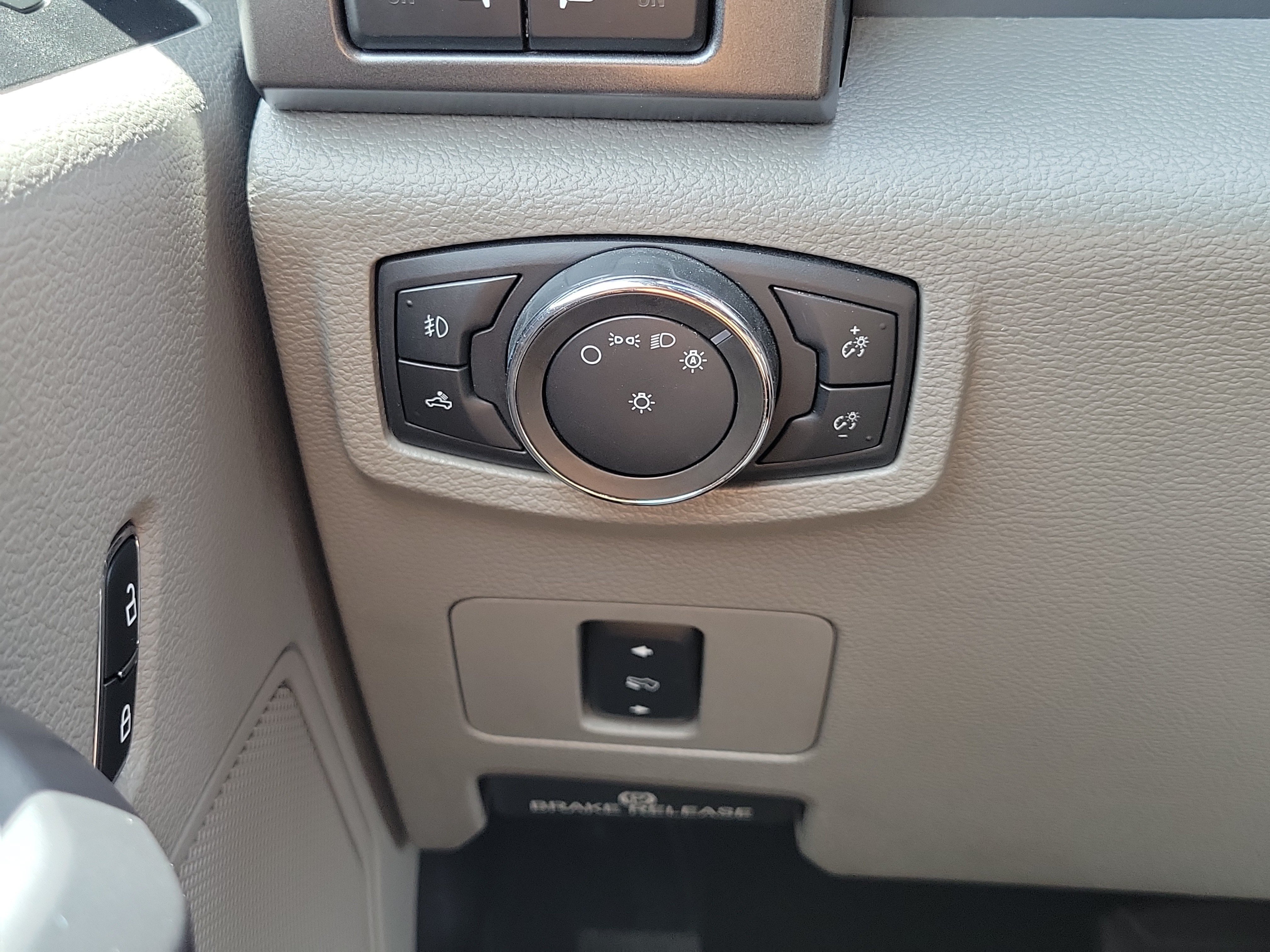 Certified 2020 Ford F250 XLT w/ XLT Premium Package AWD/4WD image 26