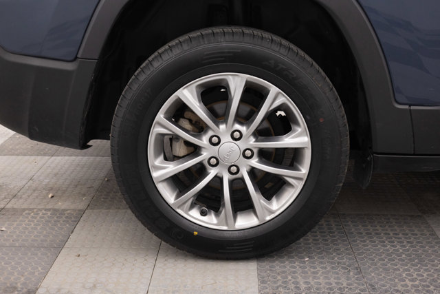 Used 2021 Jeep Cherokee Latitude Plus FWD image 15