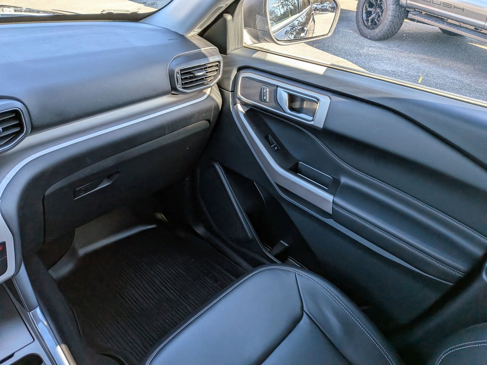 Certified 2023 Ford Explorer XLT w/ Equipment Group 202A image 19