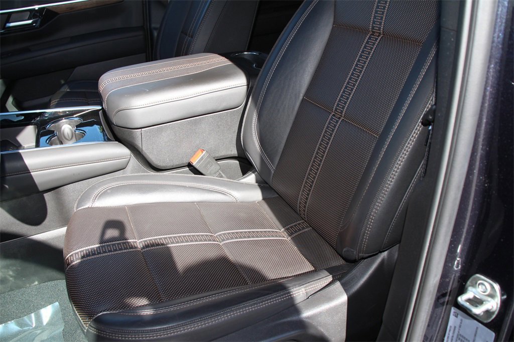 Used 2025 Chevrolet Tahoe High Country image 23