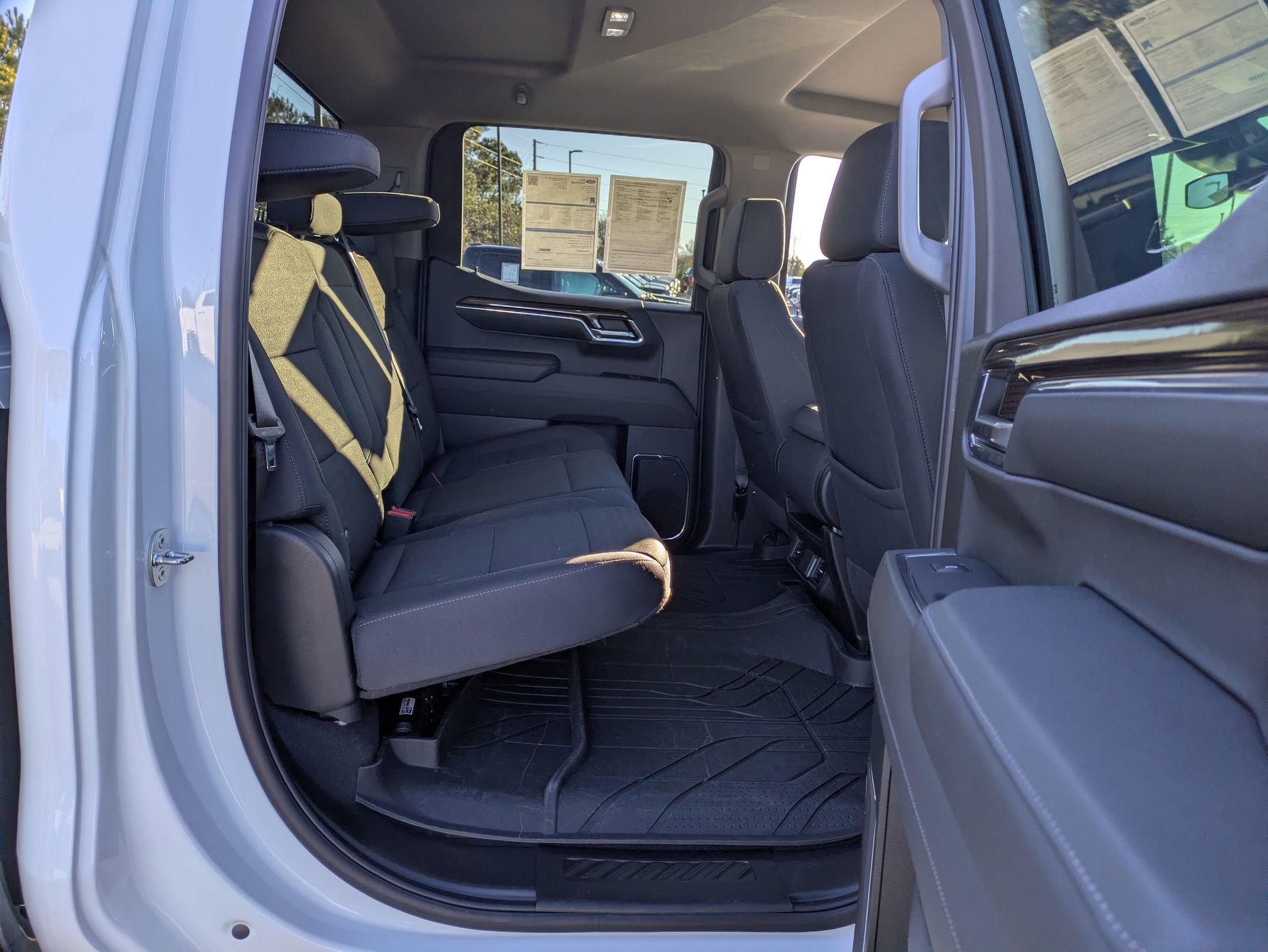 Used 2024 Chevrolet Silverado 1500 LT image 35