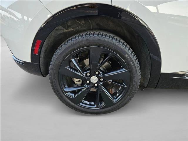 Used 2021 Buick Envision Essence w/ Sport Touring Package FWD image 17
