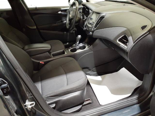 Used 2018 Chevrolet Cruze LT w/ Convenience Package FWD image 28