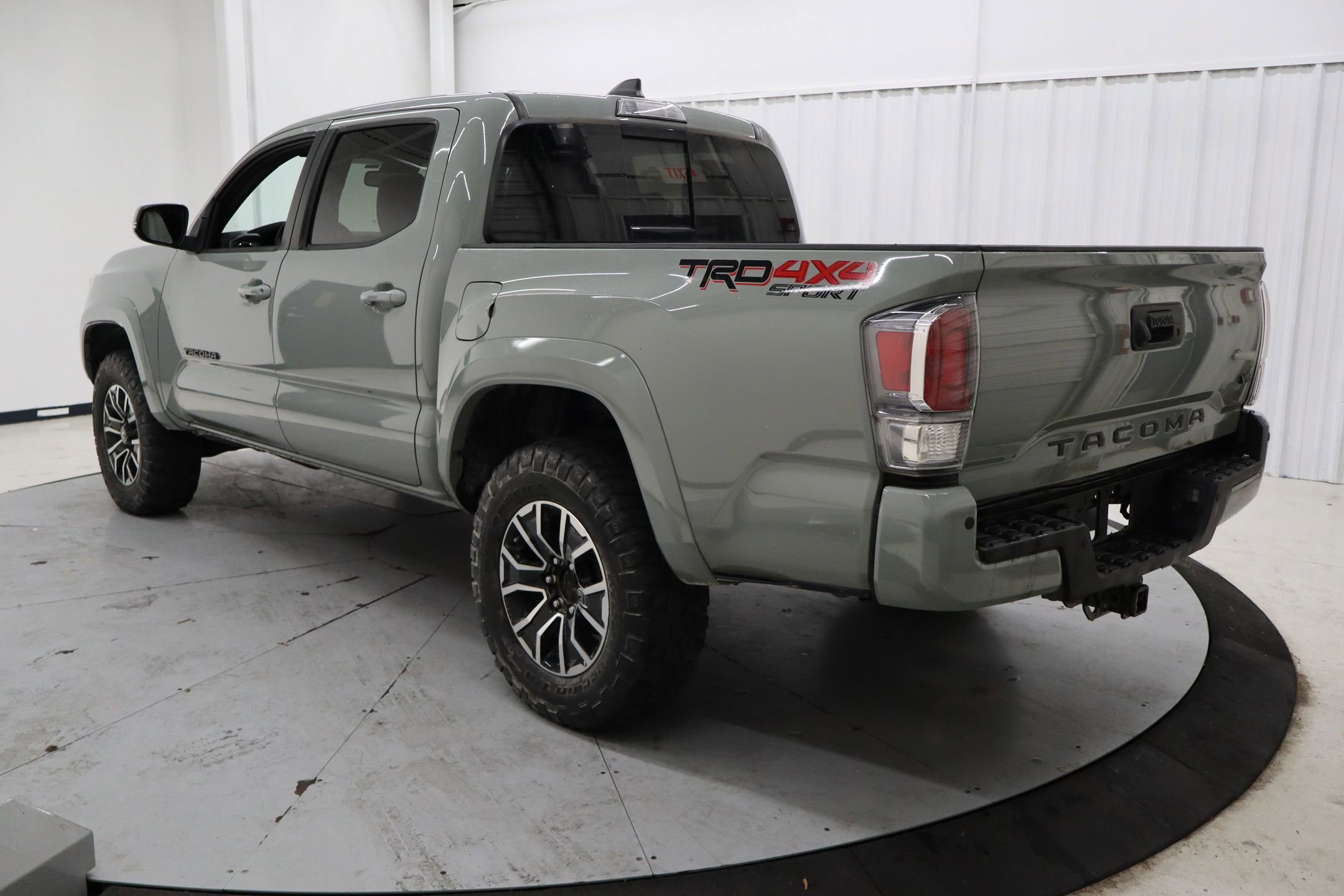 Used 2022 Toyota Tacoma TRD Sport image 2