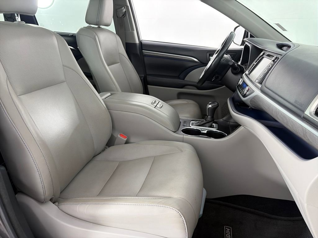 Used 2018 Toyota Highlander Limited Platinum image 32