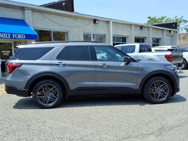 Certified 2025 Ford Explorer ST-Line w/ Premium Package AWD/4WD image 8