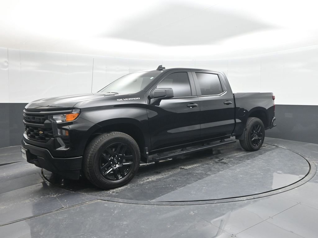 Used 2025 Chevrolet Silverado 1500 Custom image 2