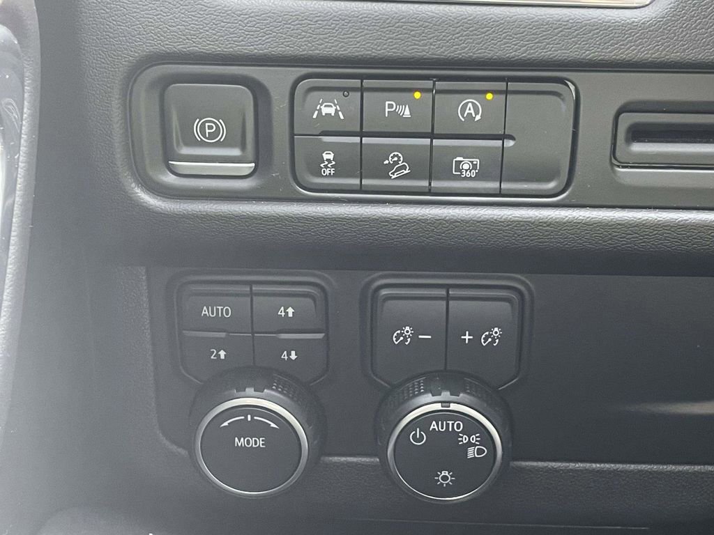 Used 2023 Chevrolet Suburban Z71 w/ Luxury Package image 27